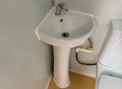 SANITÄREINHEIT REINIGUNGSEINHEIT 1 PLATZ